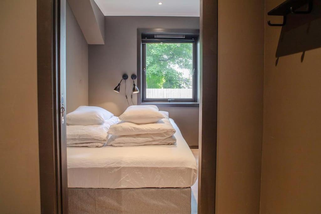 Near Brosundet, Newly Refurnished, Free Street Parking Apartment Alesund Bagian luar foto