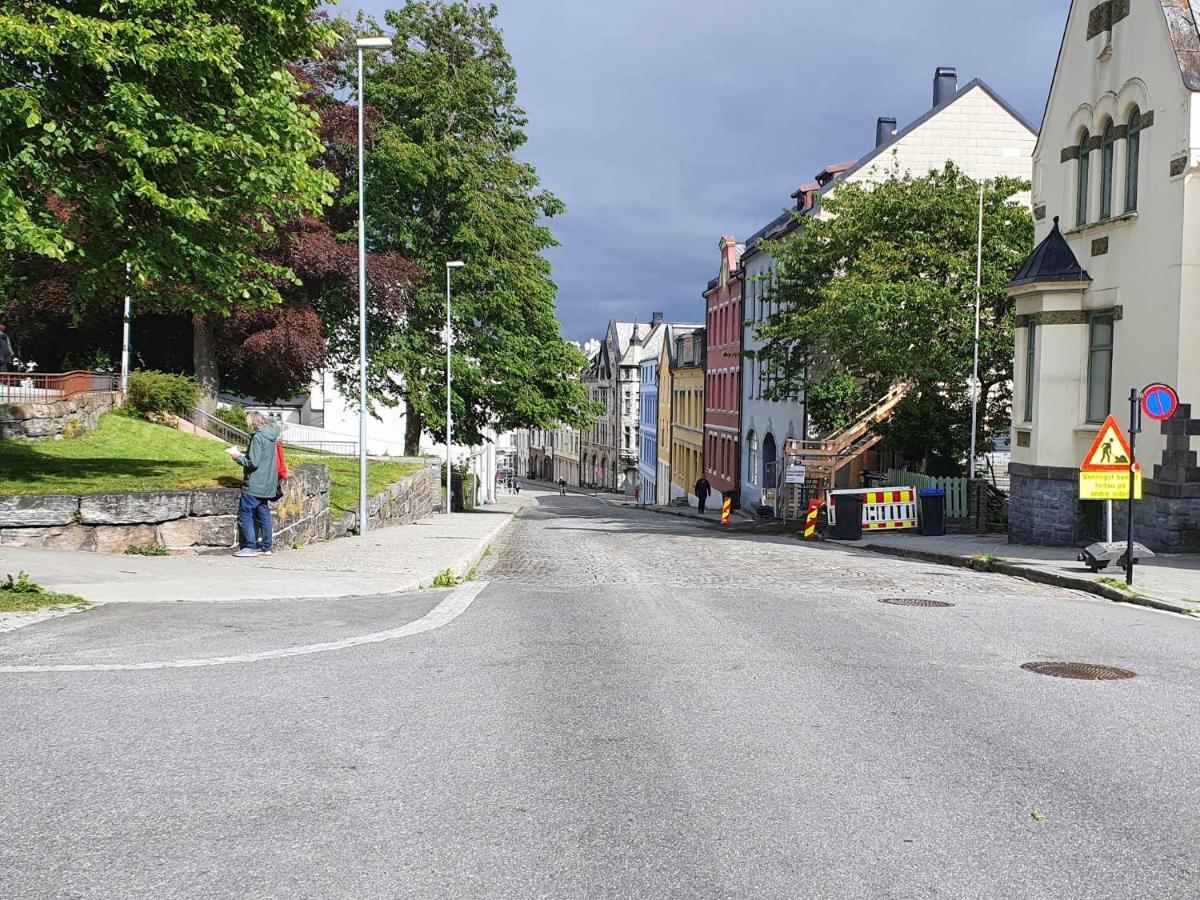 Near Brosundet, Newly Refurnished, Free Street Parking Apartment Alesund Bagian luar foto